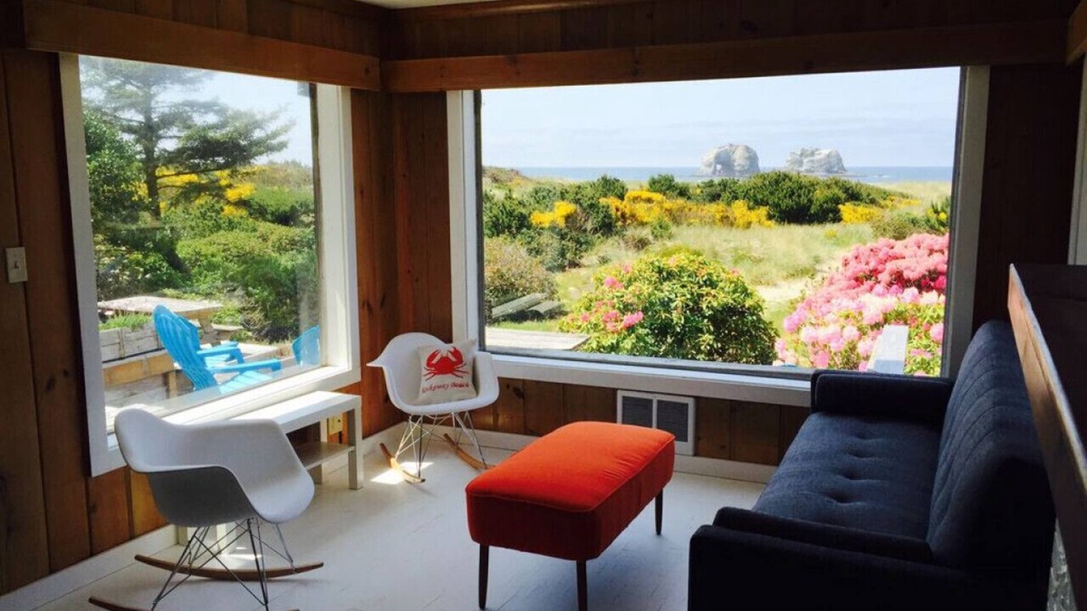 Rockaway Beach House | Crabalope · Crabalope Oceanfront, 5 bd/3 ba, Hot tub, Arcade