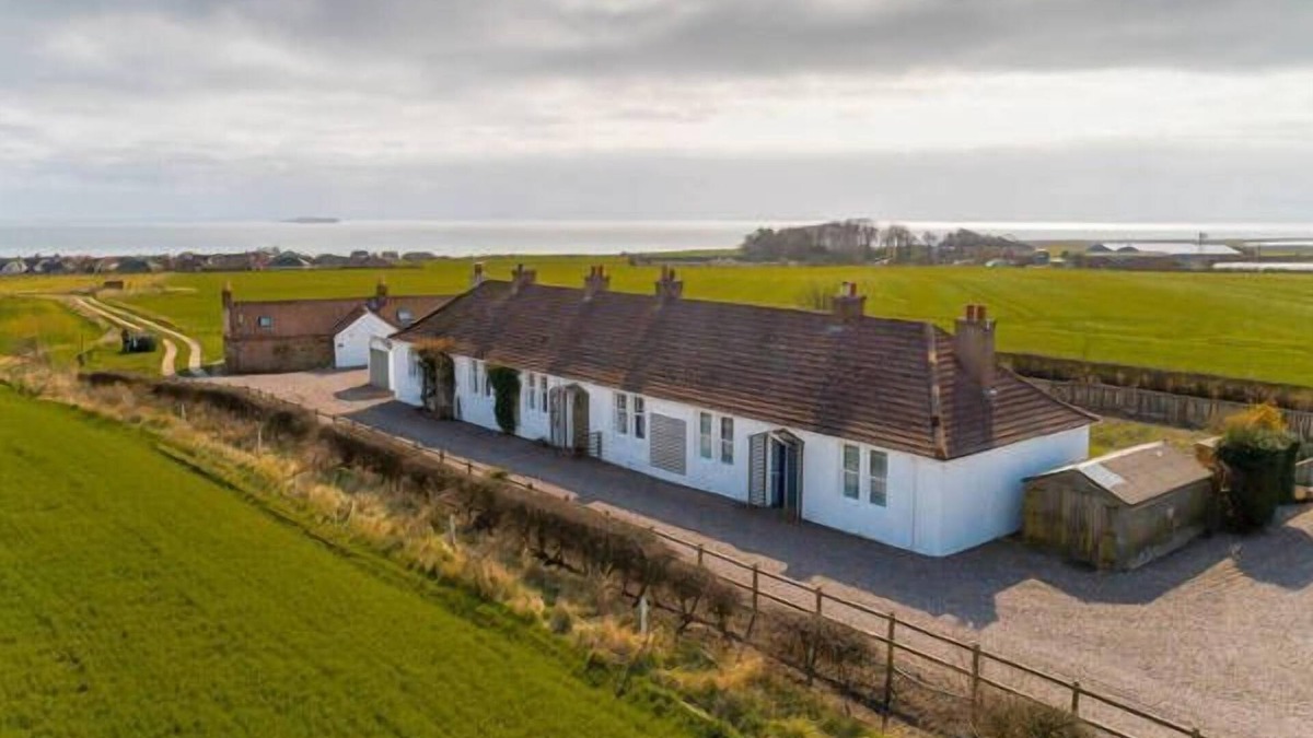 Anstruther Cottage | Cradle Cottage - a cottage that sleeps 4 guests in 2 bedrooms