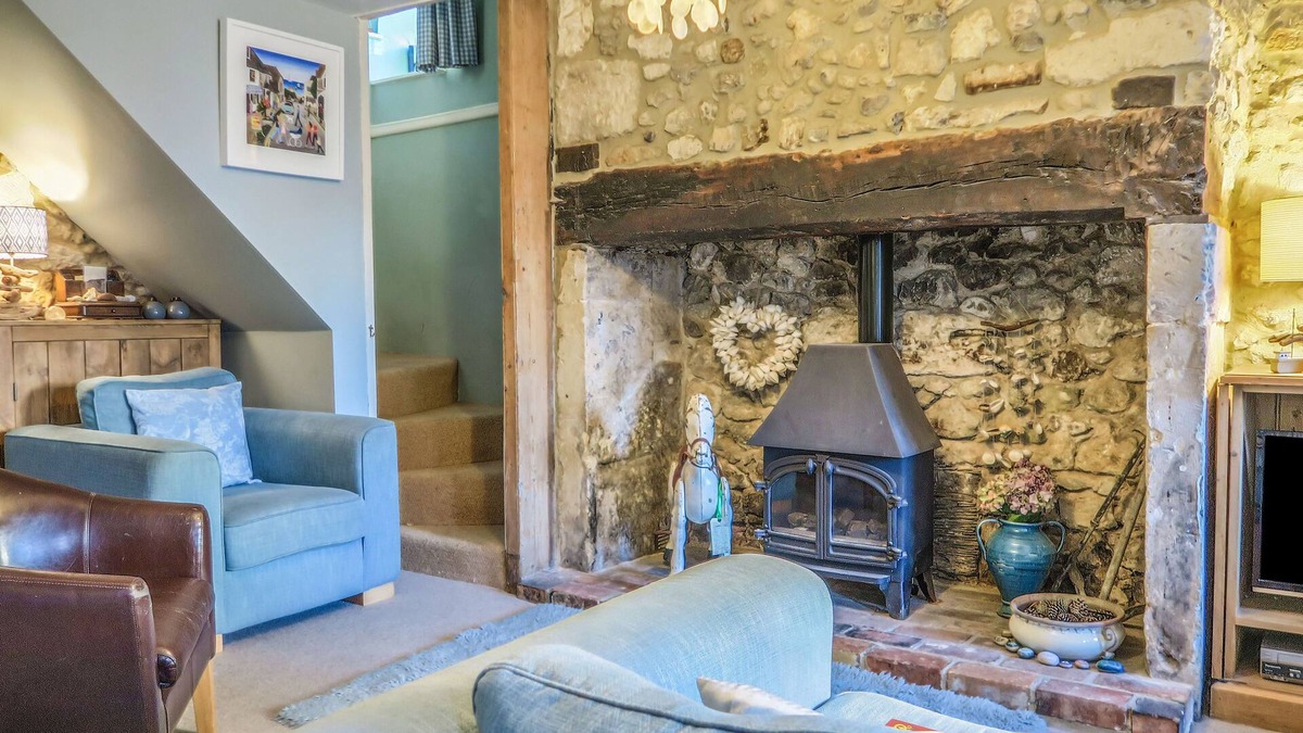 Beer Cottage | CRAFT COTTAGE, pet friendly, character holiday cottage in Beer