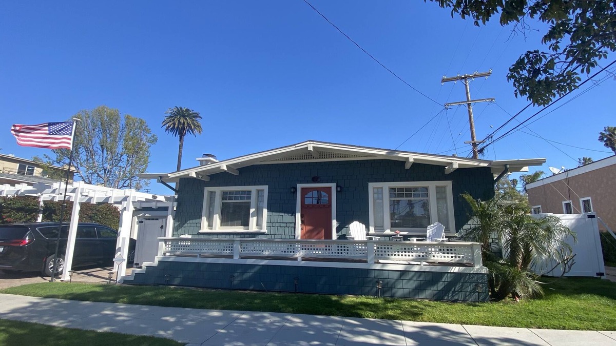 Belmont Heights House | Craftsman house 500 yards to beach and short walk to many restaurants