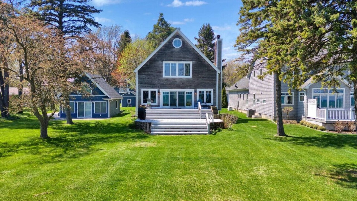 Jeddo House | Craftsman Lakefront Family Retreat w Great Views!