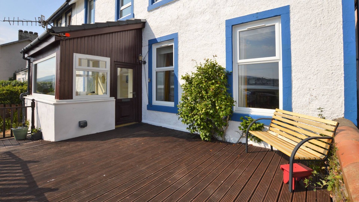 Strone Apartment | Craigard View - waterfront apartment, sea views