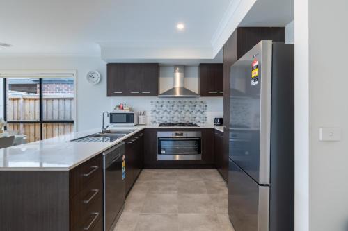 Cranbourne East Villa | Cranbourne Entire house 4bedroom