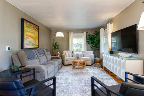 Ames House | Crane Haven - Fresh Boutique Stay, Cozy Inside & Out