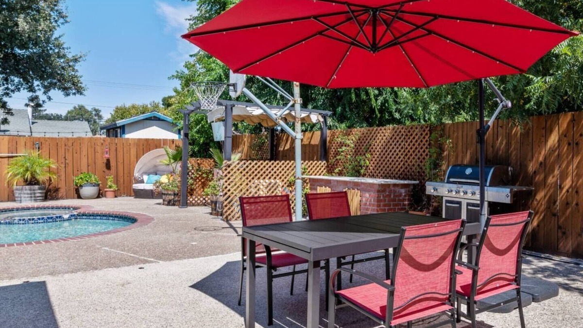 Concord House | Crawford Poolhouse Near Many Conveniences