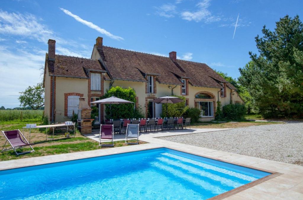 Aubigny-sur-Nere Villa | Crazy Villa Le Petit Belair 18 - Heated pool - Foot - 2h Paris - 30p