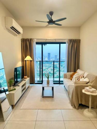 Bandar Tun Razak Apartment | Creamy KL View - Majestic Maxim near UCSI, KL, MRT #康乐夜市