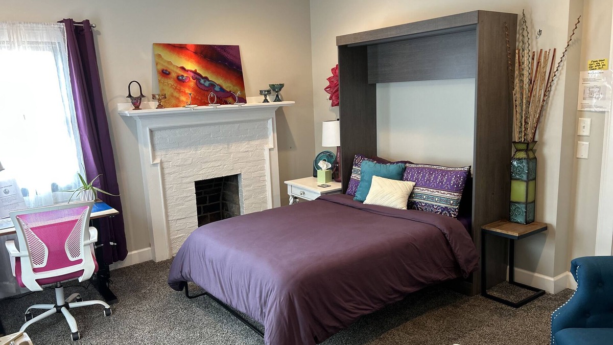 Mapleton/Fall Creek House | Creative, Cozy Freedom Room for Women—Safe, Stylish Stay in North Downtown Indy!