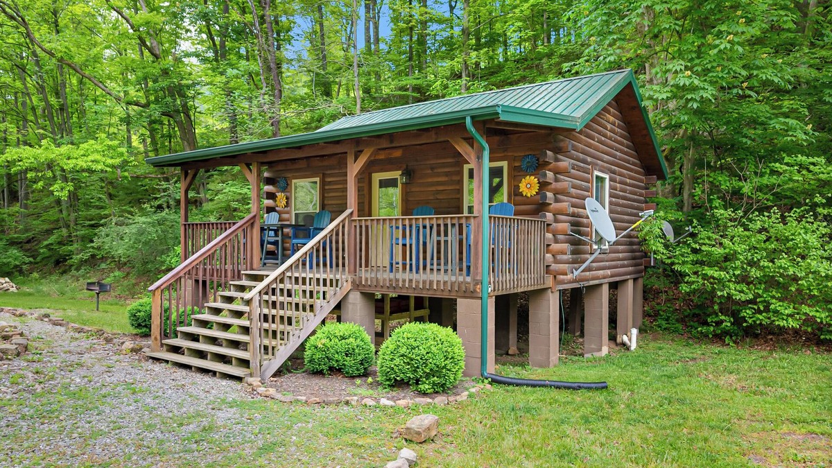 Pearisburg Cabin | Creek Front Cabin in Pearisburg
