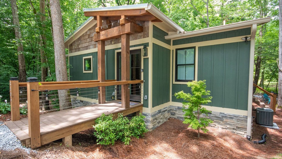 Franklin Cabin | Creek front, Hot Tub, Starlink Wi-Fi, Firepit