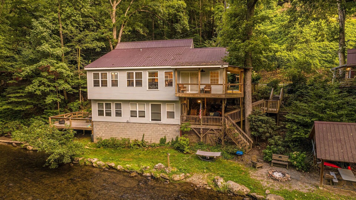 Bryson City Cabin | Creek Side Combo | Sleeps 21, Creek Access, Pets Allowed