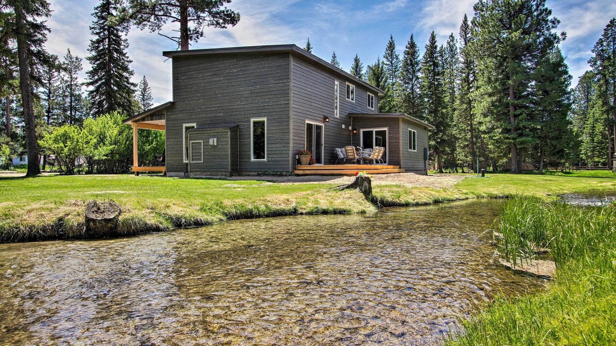 Lincoln House | Creekfront Lincoln Home, Steps from Downtown!