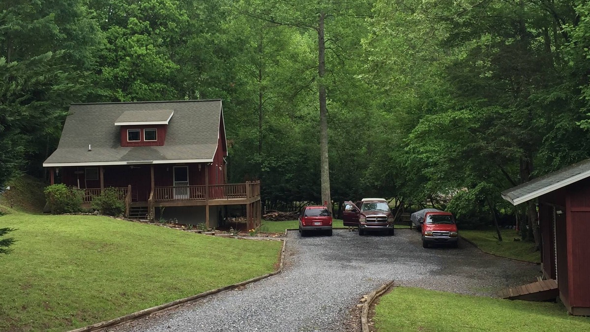 Hayesville Cabin | Creekfront on Tusquittee Creek Cozy 1BR/1BA Sleeps Four