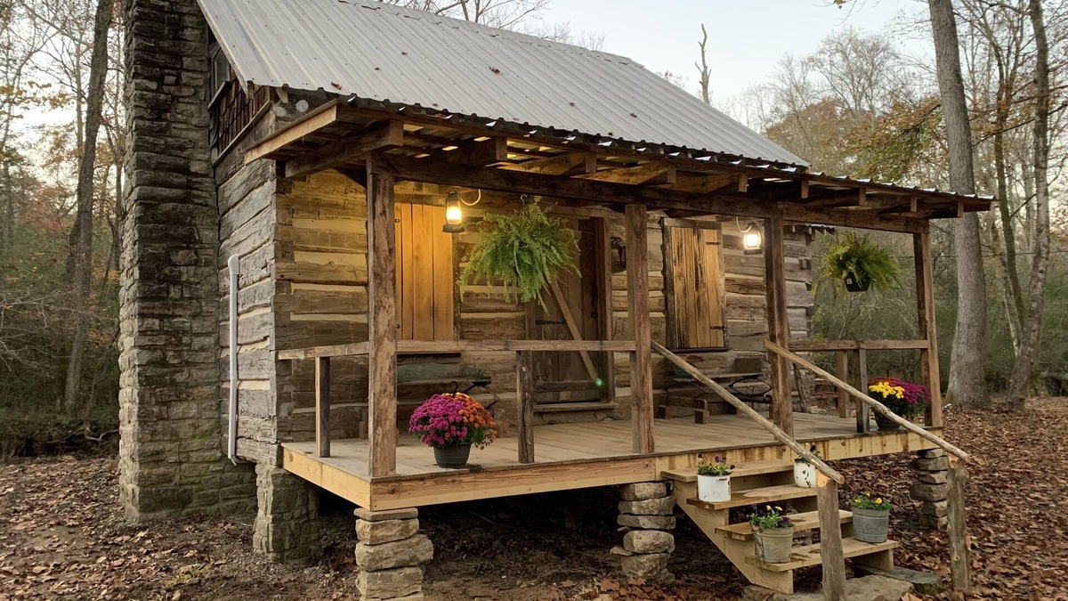 Killen Cabin | Creekside Cabin Getaway - Only 10 Miles from Downtown Florence