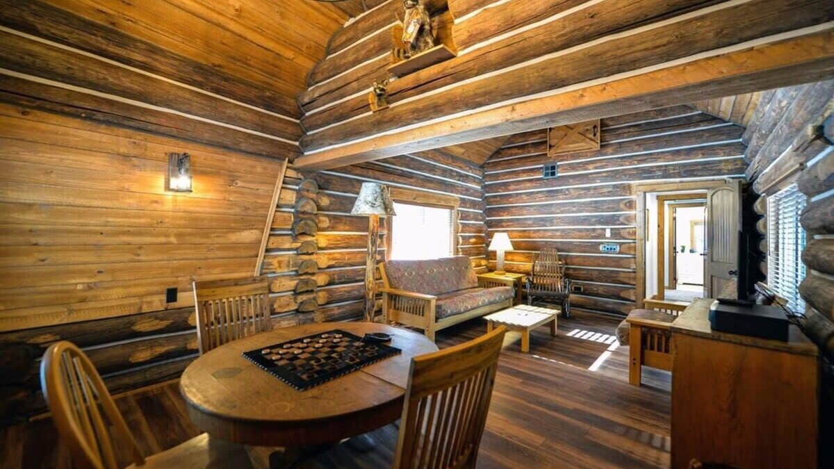 Coeur d'Alene House | Creekside Cabin - Quiet Cabin 23 Minutes from Town