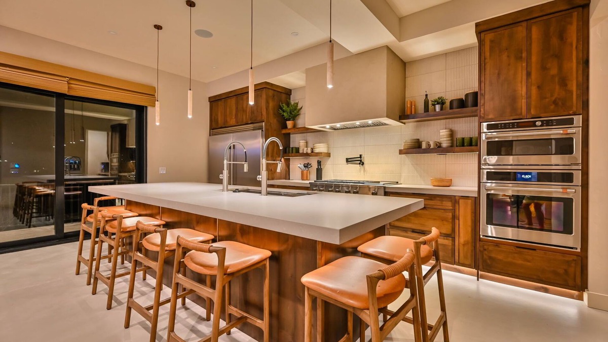 Eden House | Creekside Cabin: Redlight, Yoga Studio, Sauna, & Cold Plunge; 10-min to skiing