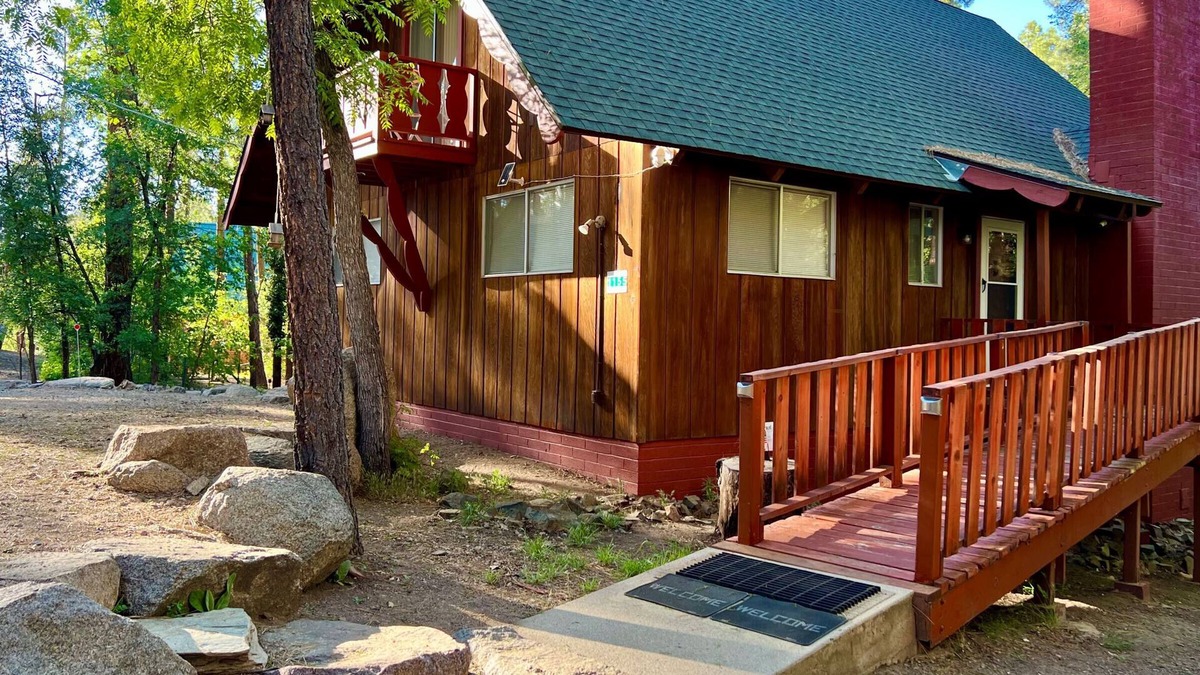 Groom Creek Cabin | Creekside Chalet - Prescott Cabin Rentals