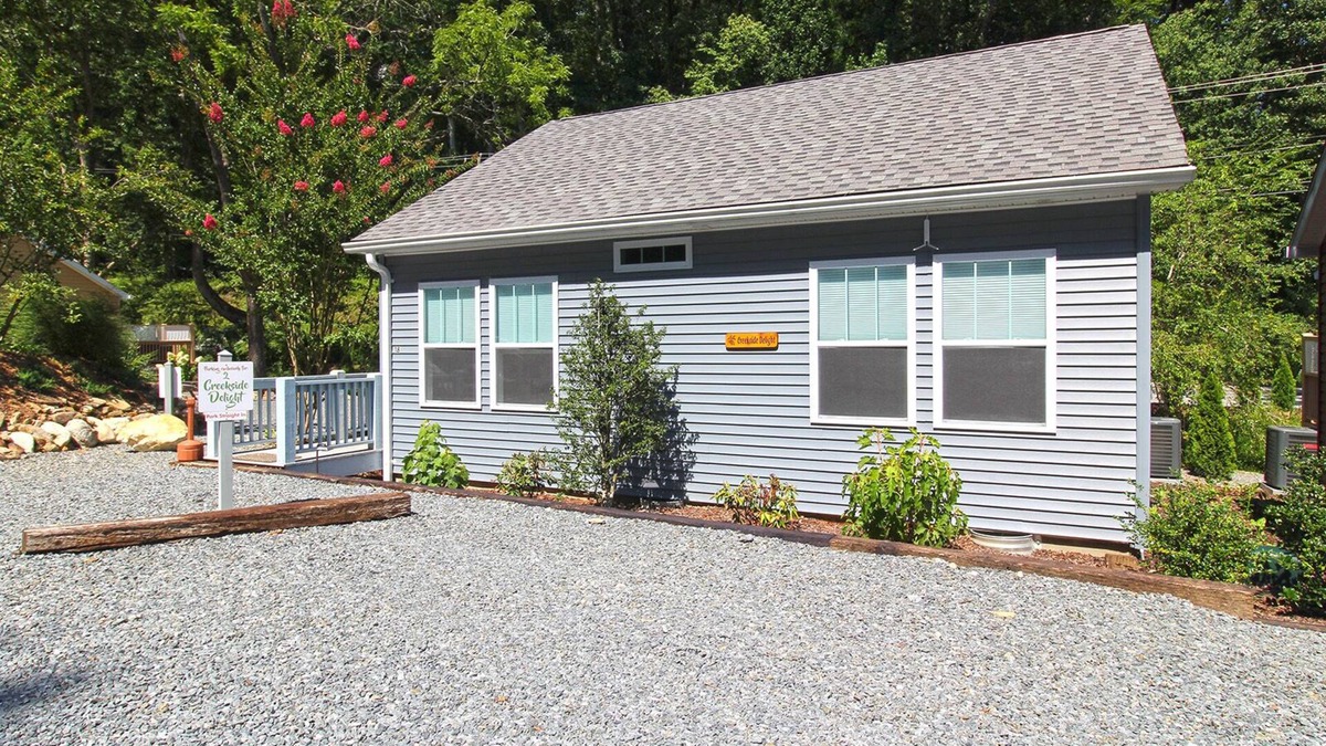 Bryson City Cabin | Creekside Delight- Bryson Village