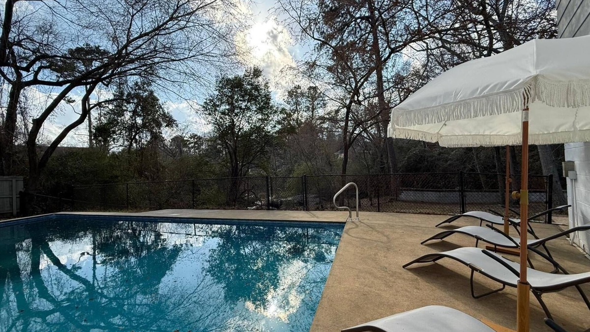 Columbus House | Creekside Escape – Spacious 5BR with Pool & BBQ