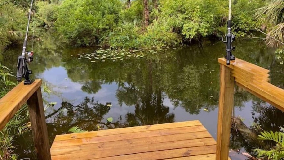 Alva House | Creekside Getaway in Naturen