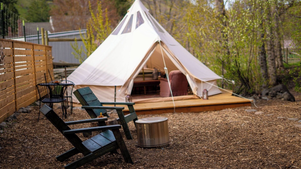 The Dalles Cabin | Creekside Glamping Experience-Luxurious Tent, Farm Animals, Outside Bath, Nature
