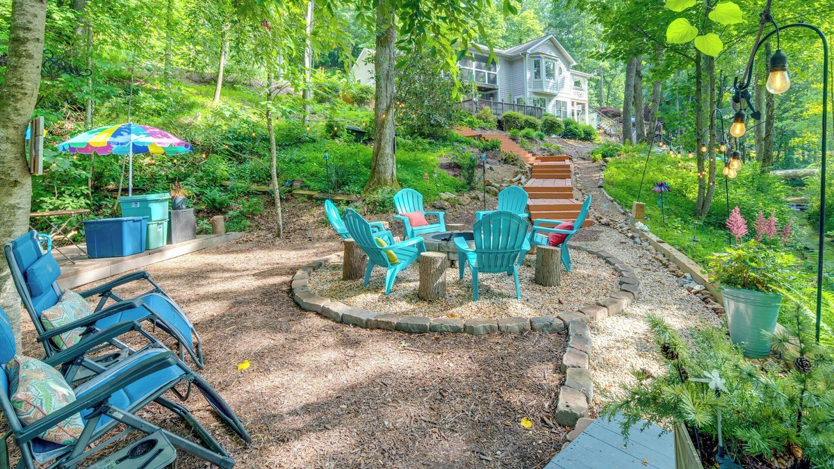 Hendersonville Apartment | Creekside Hendersonville Haven: Hot Tub & Fire Pit