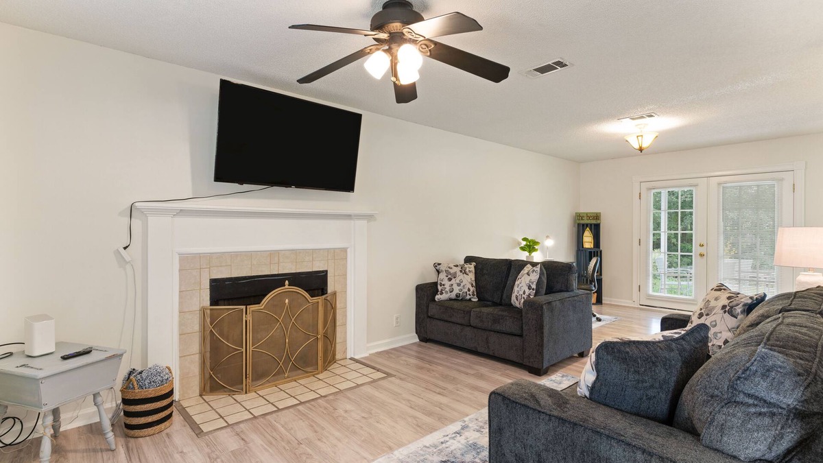 Brunswick House | Creekside Hideaway | 3 Bed, 3 Bath