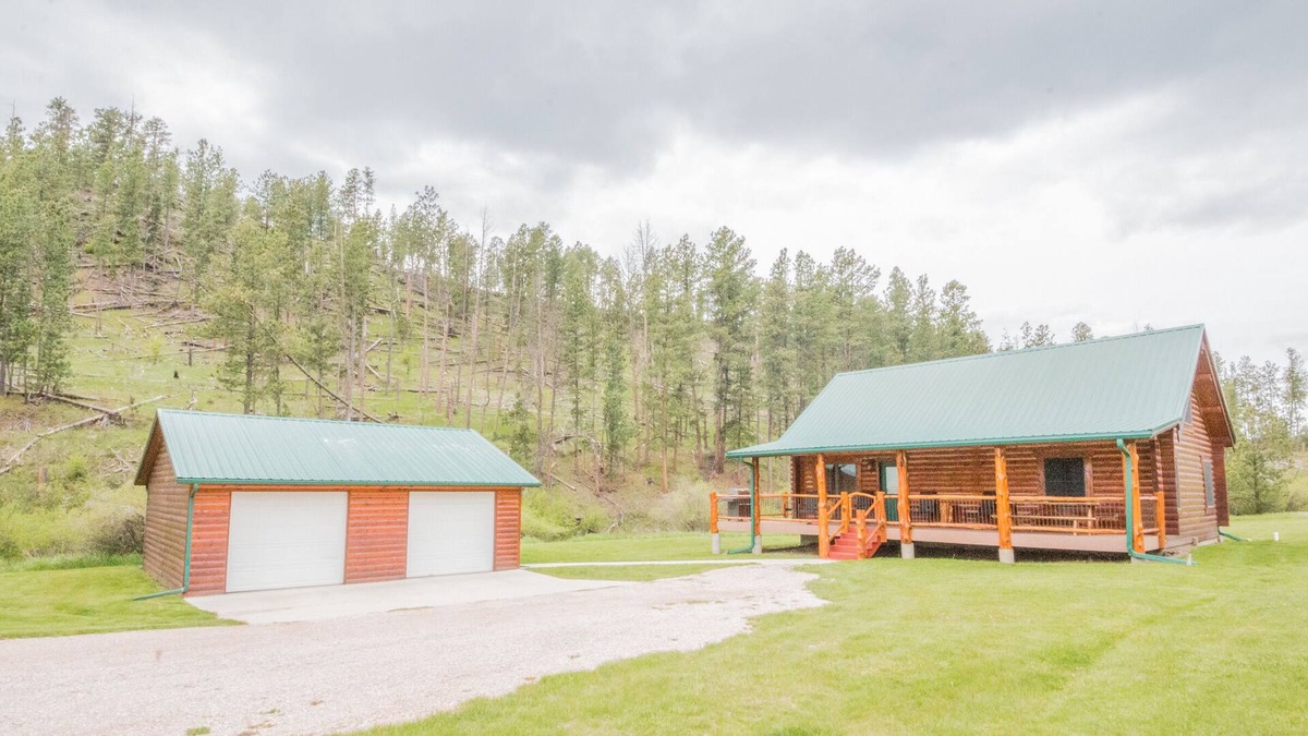 Hill City Cabin | Creekside Log Cabin on Mickelson Trail