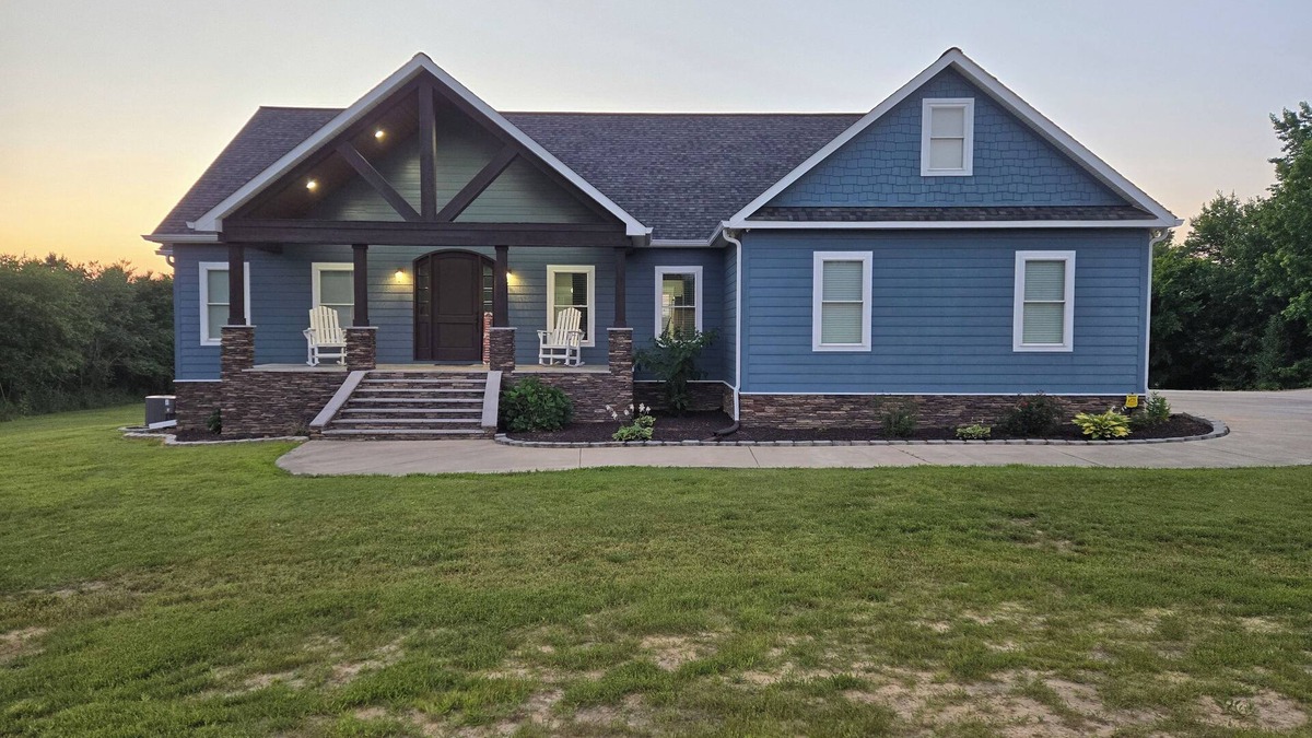 Henagar House | Creekside Manor is you ultimate vacation home to relax with the whole family.