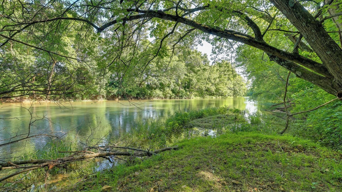 Powell Cabin | Creekside Nature Escape in Southwest Missouri