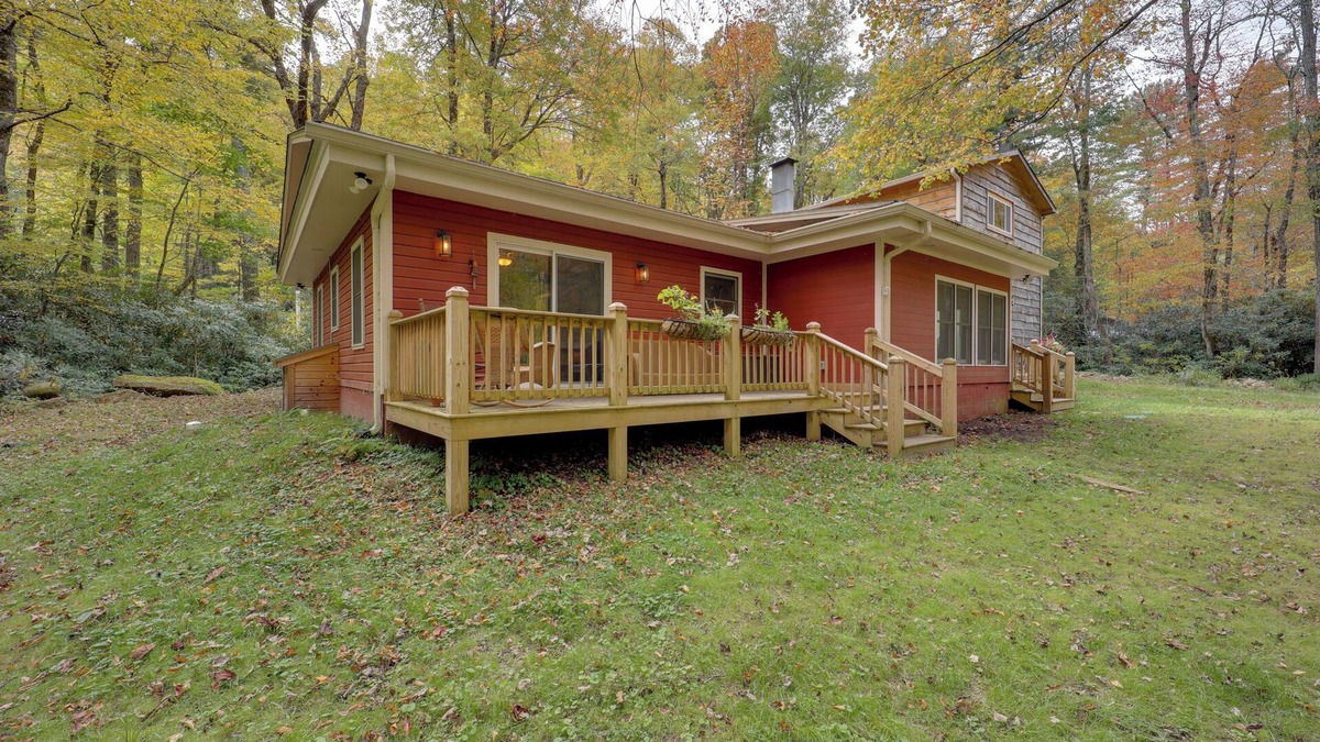 Newland Cabin | Creekside Newland Cabin ~ 7 Mi to Linville Falls