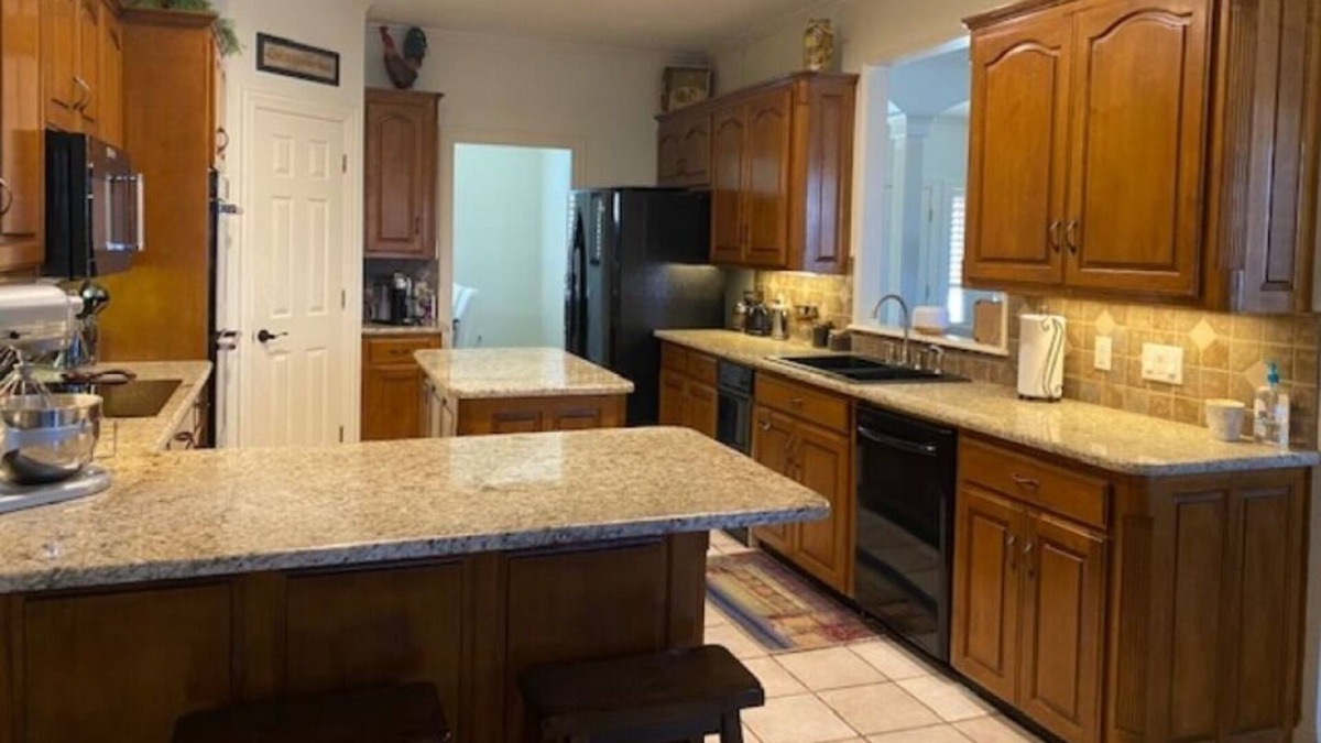 Midlothian House | Creekside Oasis with pool & hot tub- 35 minutes from Downtown Dallas/Forth Worth