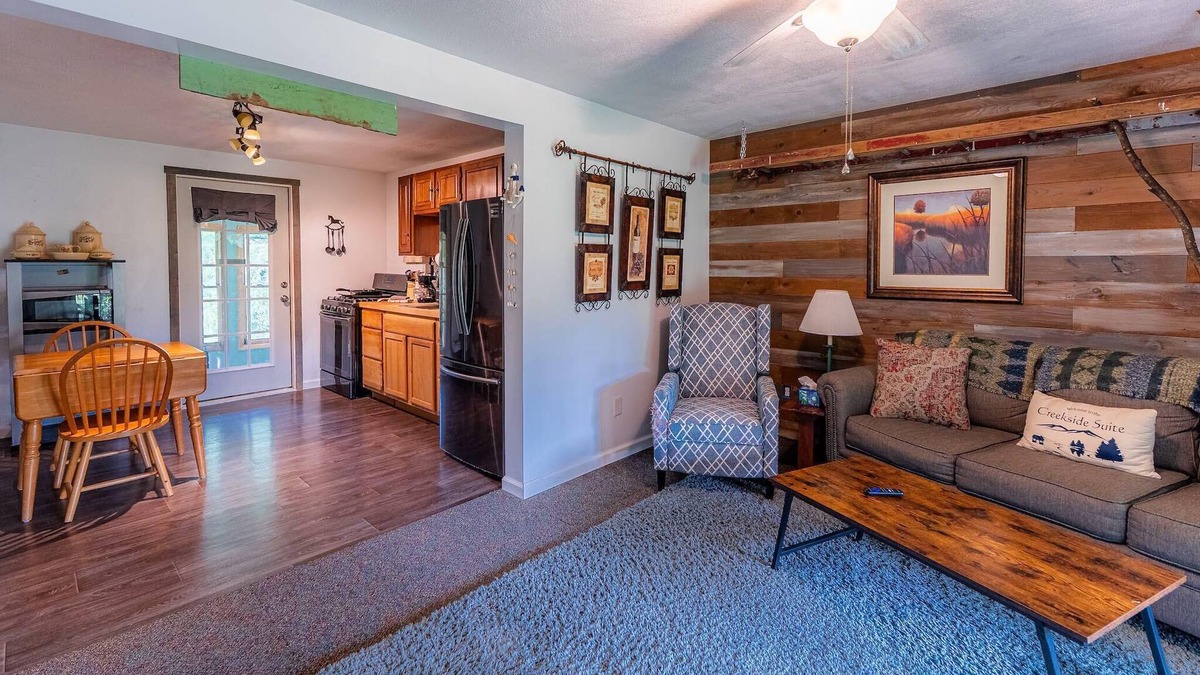 Summersville Apartment | Creekside Suite at Lake Sometimes