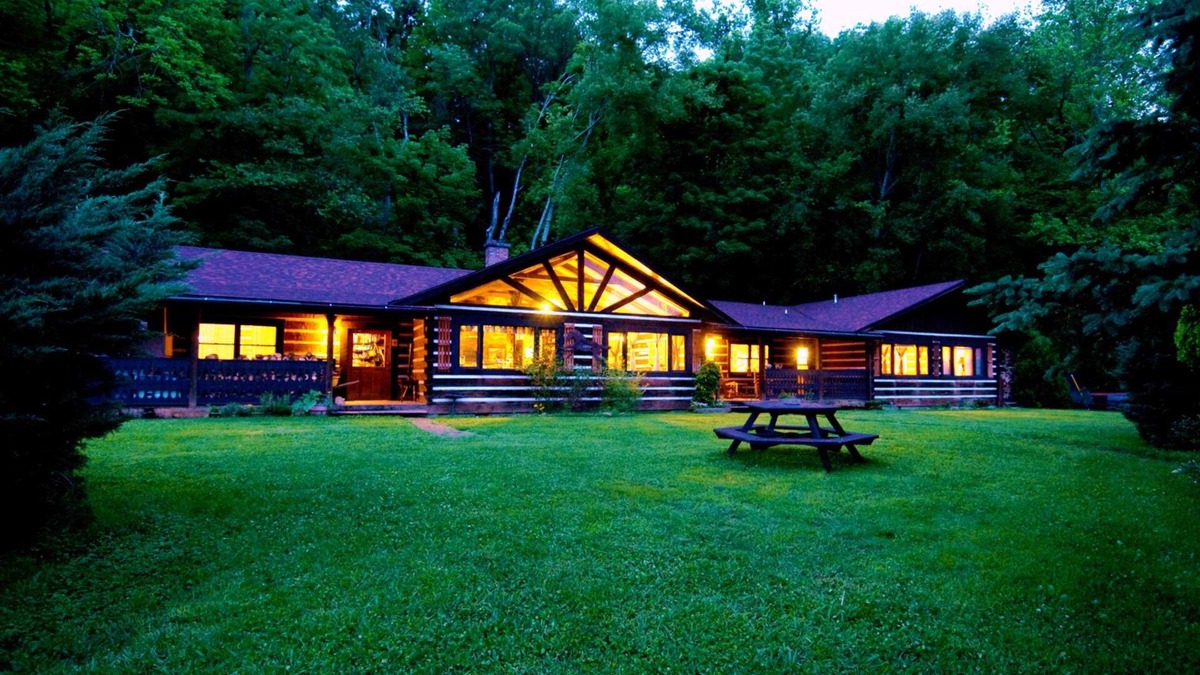 Cosby Bed & Breakfast | Creekwalk Inn and Cabins