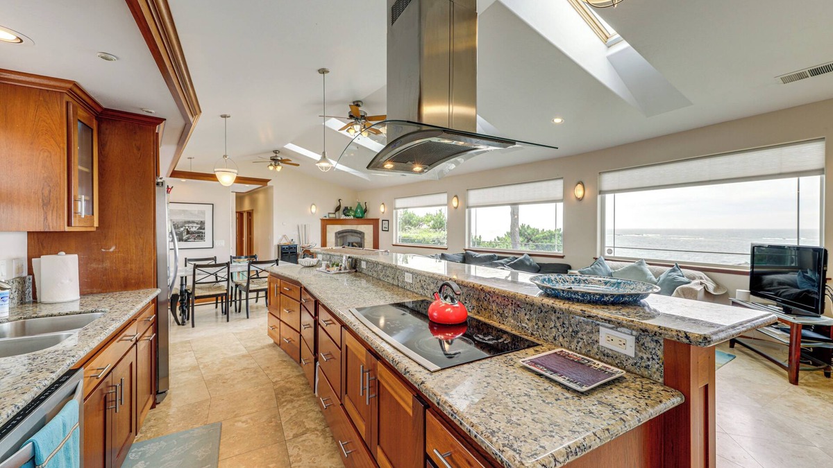 Crescent City House | Crescent City Getaway w/Panoramic Ocean Views!