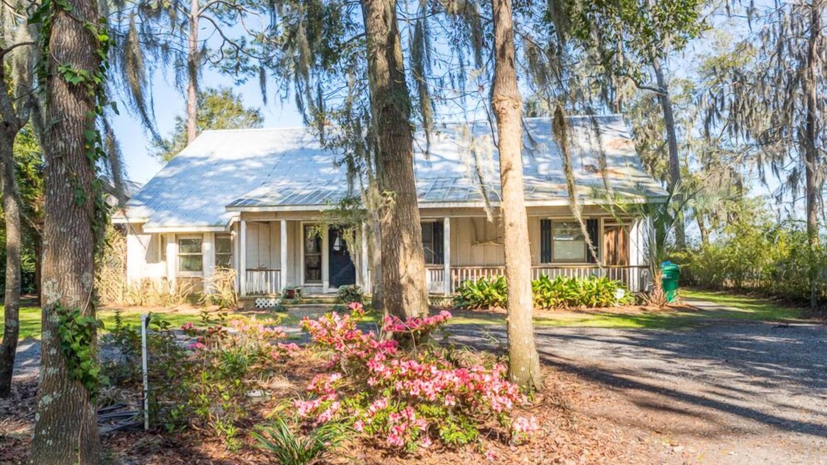 Crescent House | Crescent View-Come enjoy fishing,kayaking or just relaxing-Dock-Sleeps 10