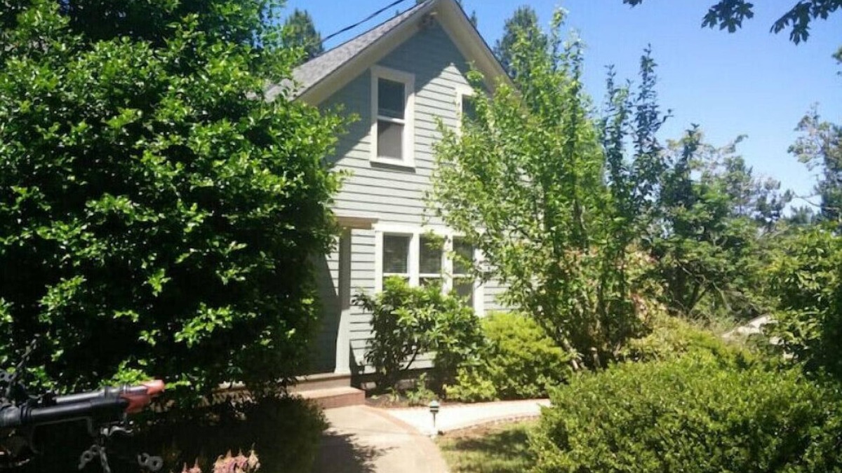 South Hills House | Crest View