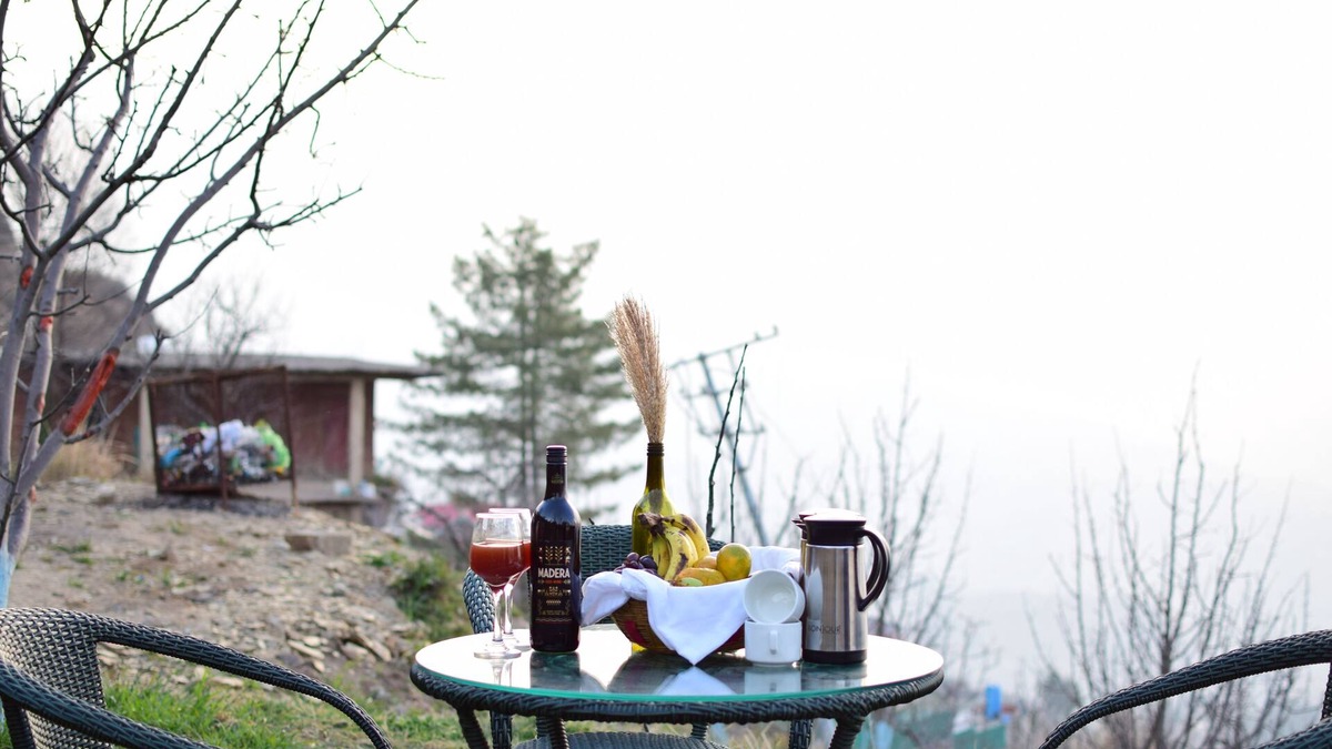 Fagu House | Crested View | Cottage in Fagu | w King Bed,food,View