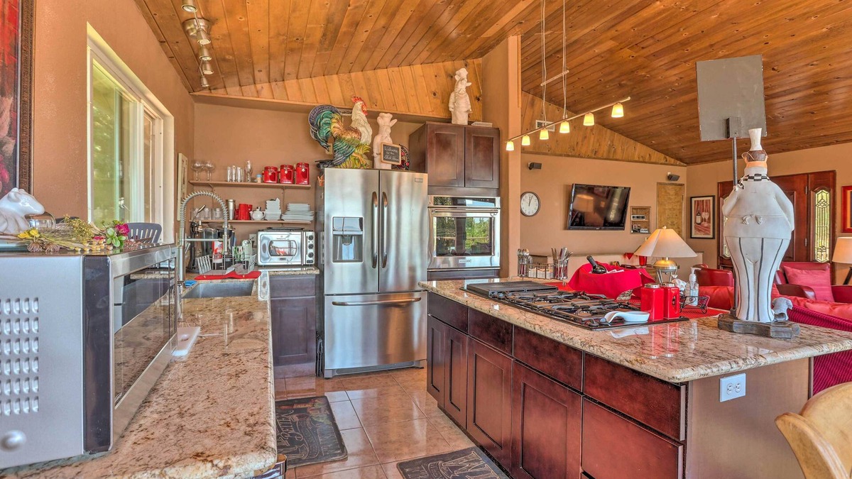 Cedarpines Park House | Crestline Area Escape w/ 3 Decks & Fire Pit!