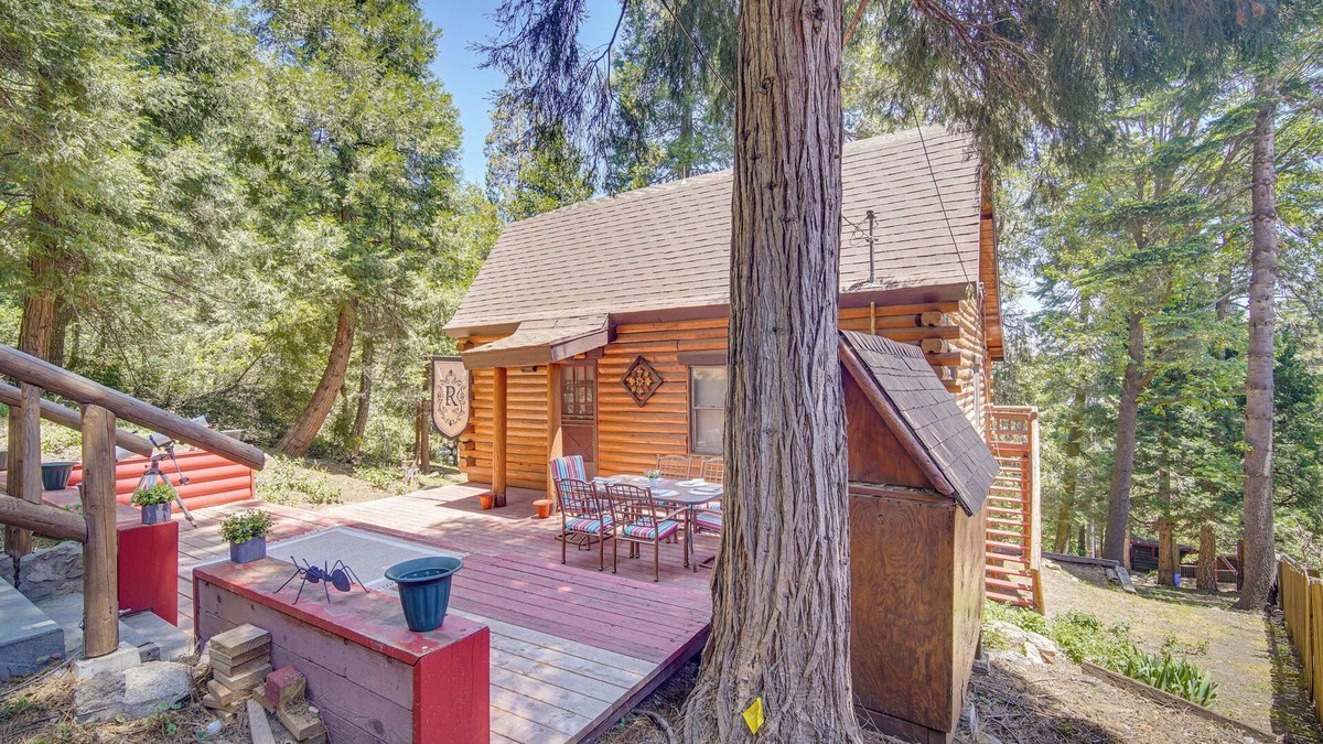 Cedarpines Park Cabin | Crestline Area Vacation Rental Cabin w/Decks!