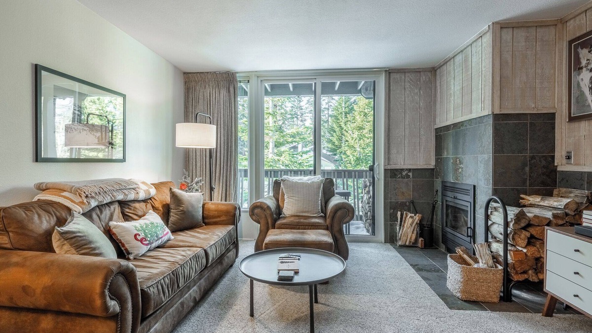 Woodwinds Condo | Crestview #3 bldg C 1 Bedroom plus Den/ 2 Bathroom, close to town shuttle and walk to village