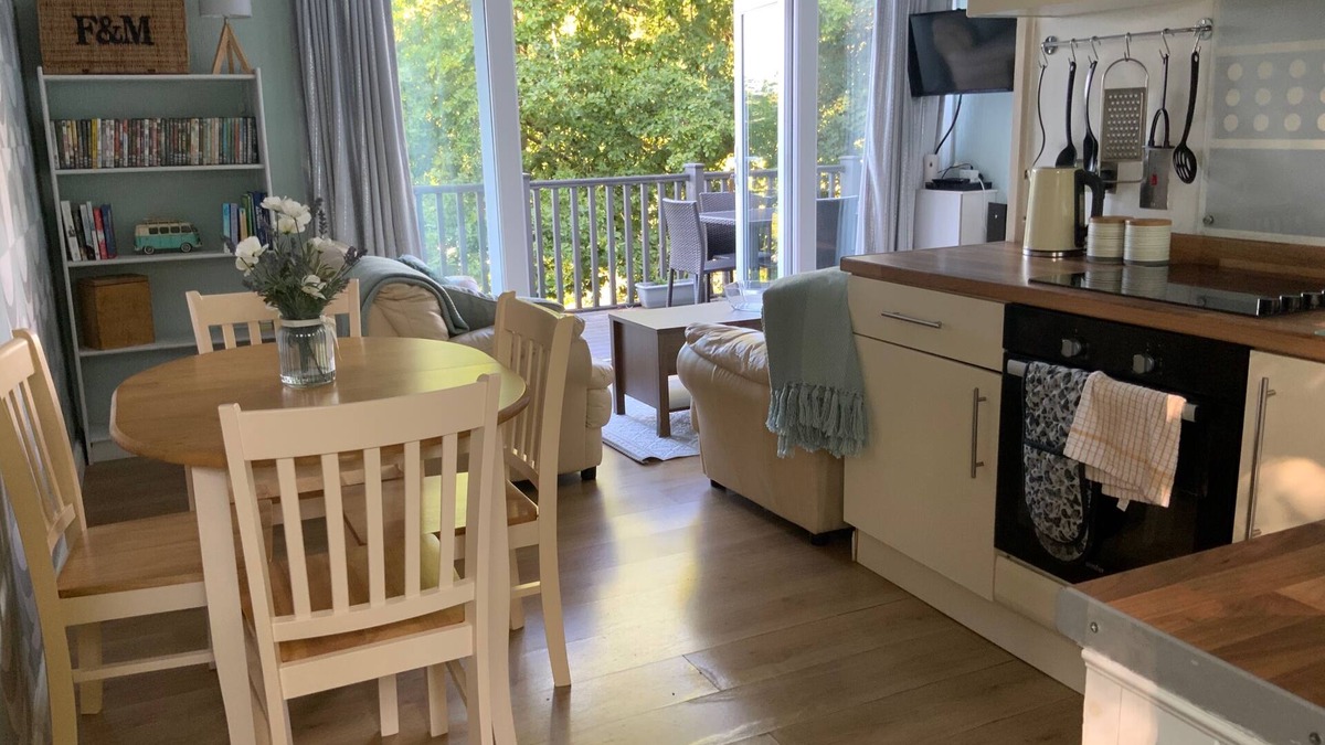 Bont Newydd Cabin | Crib Goch Cozy Dog-friendly Cabin Retreat