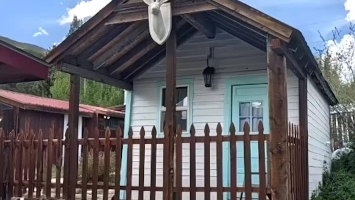 Twin Lakes Cabin | Crib house studio cabin - mountain views, .25mls to lake, quiet comfort!