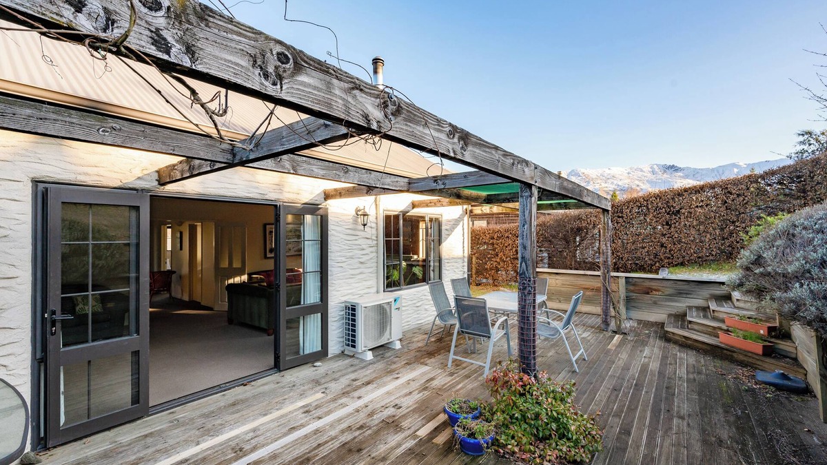 Wanaka Bed & Breakfast | Criffel Peak View B&B and Apartment