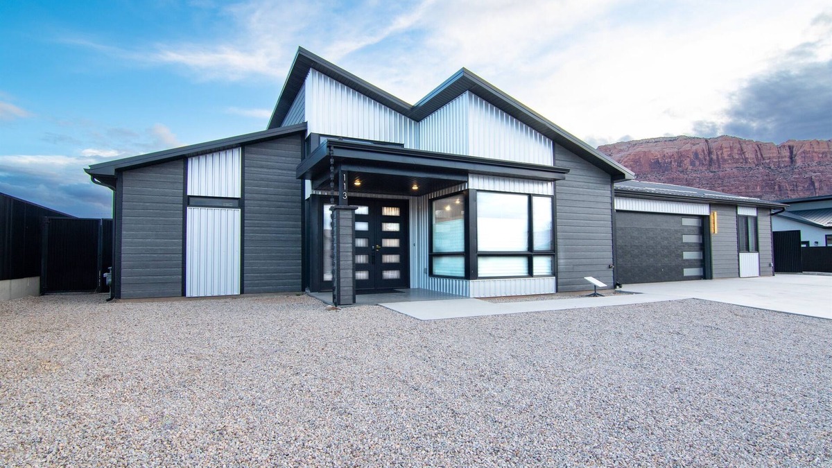 Moab South Valley House | Crimson Place - Moab Home with a Private Pool!