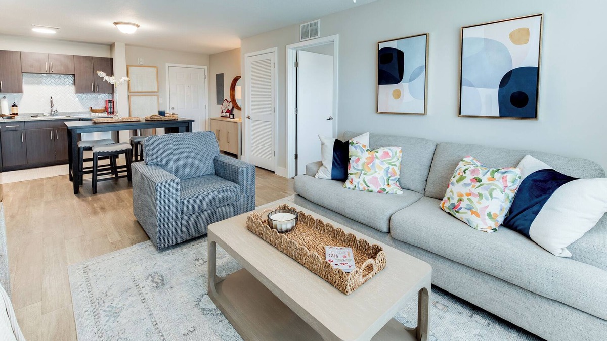 Tuscaloosa Condo | Crimson River Haven – Riverfront Retreat with Pool & Tons of Amenities!