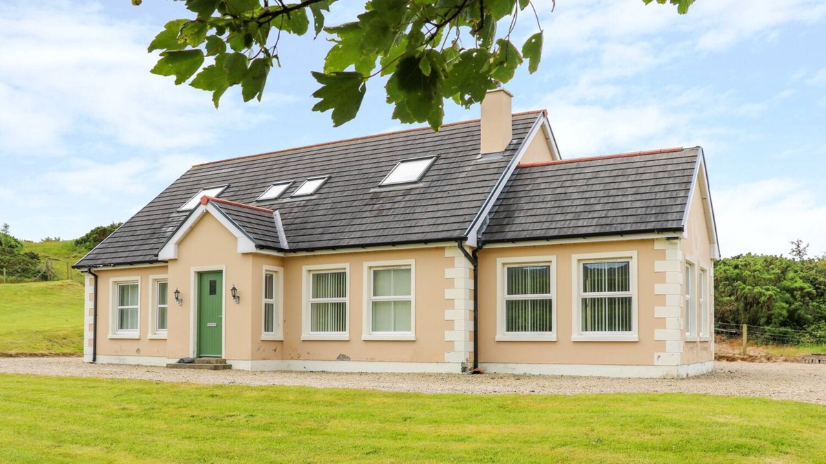 Rosnakill House | CROGHAN, pet friendly, with open fire in Portsalon, County Donegal