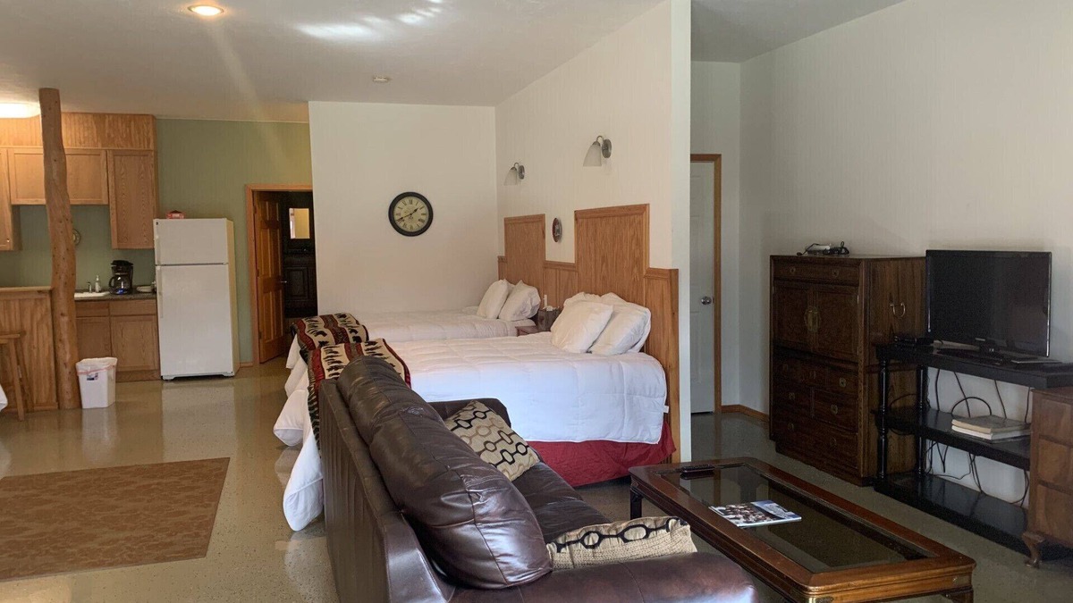 Cohoe Cabin | Crooked Creek Retreat- Large 5 bed suite, full kitchen + Fishing Gear Included!