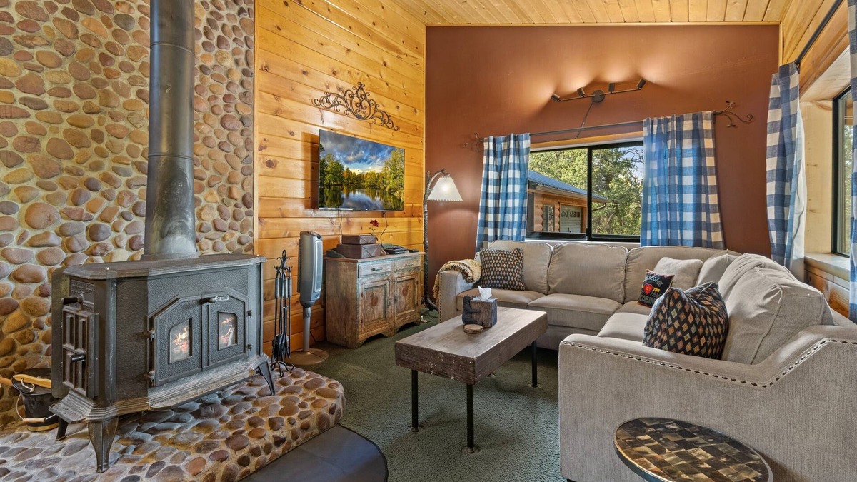 Overgaard Cabin | Crooked Pine Lodge