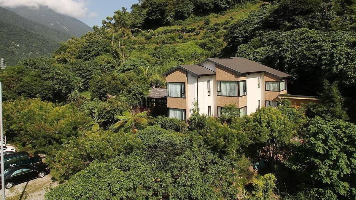 Xiulin House | Crossing The Rainbow Bridge B&B